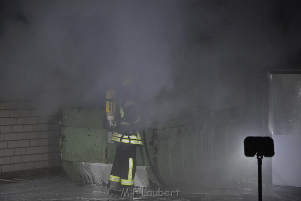 Feuer Papp Presscontainer Koeln Hoehenberg Bochumerstr P110.JPG - Miklos Laubert